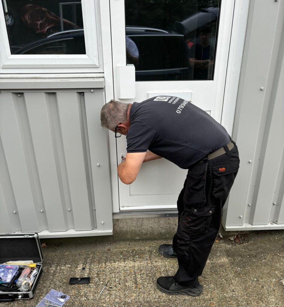 Reading Locksmith Opening Door From Outside